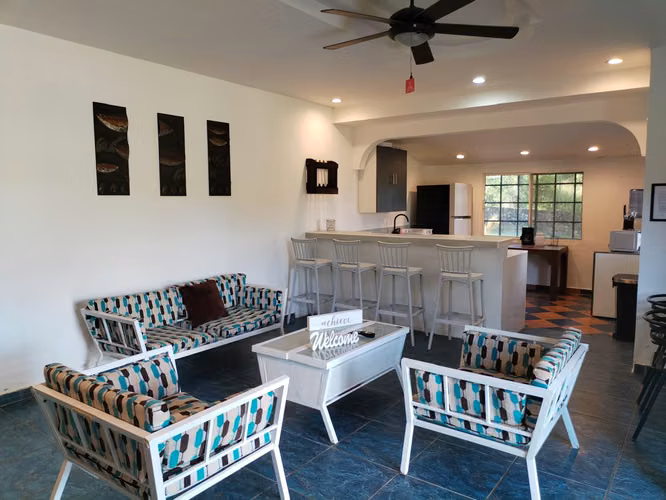 VENDO CASA DE PLAYA VIA PRINCIPAL HACIA PUNTA CHAME 800M2 DE LA VIA INTERAMERICANA - Imagen 3