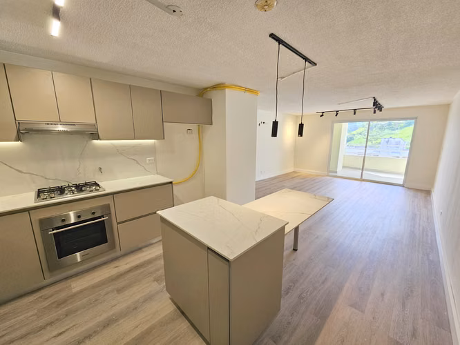 Venta de Apartamento Remodelado en Altamira Gardens. Precio Negociable