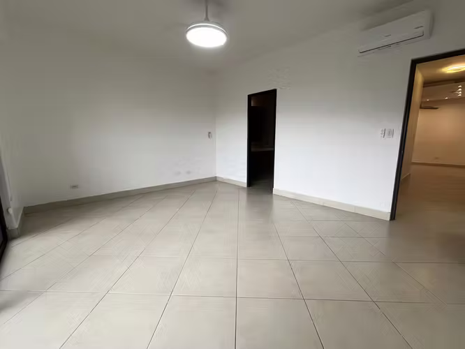 ALQUILER DE APARTAMENTO EN EMBASSY CLUB, CLAYTON - Imagen 10