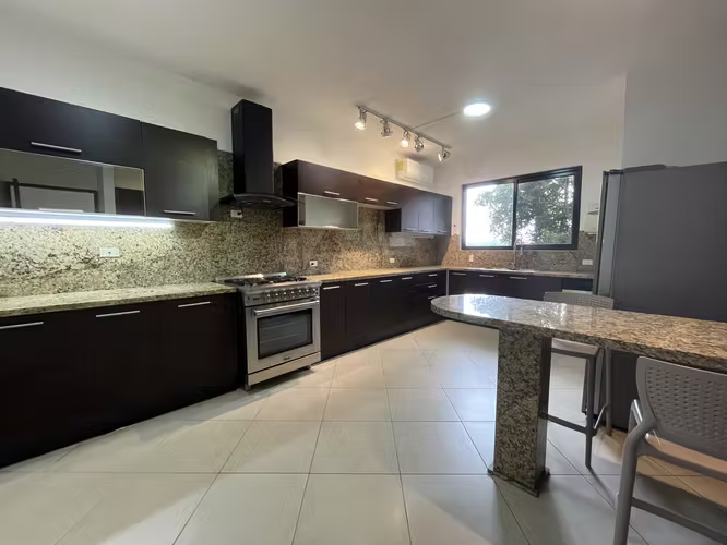ALQUILER DE APARTAMENTO EN EMBASSY CLUB, CLAYTON - Imagen 3