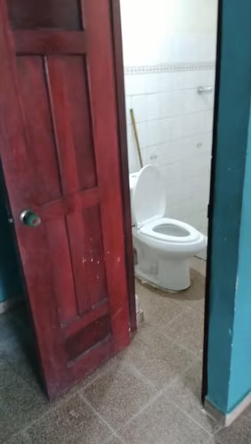 Alquilo cuarto La Cabima en calle principal - Imagen 2