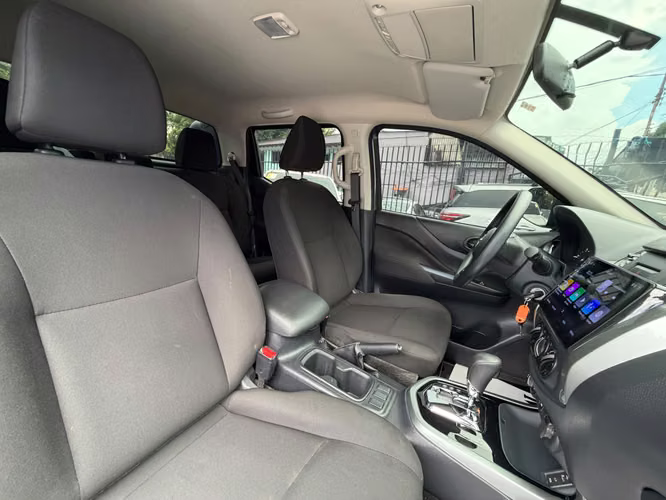 NISSAN FRONTIER 2025 SOLO 13 MIL KILOMETROS - Imagen 11