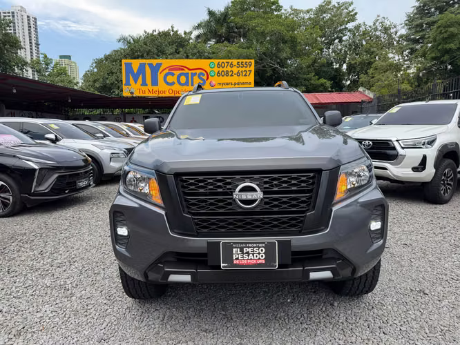 NISSAN FRONTIER 2025 SOLO 13 MIL KILOMETROS