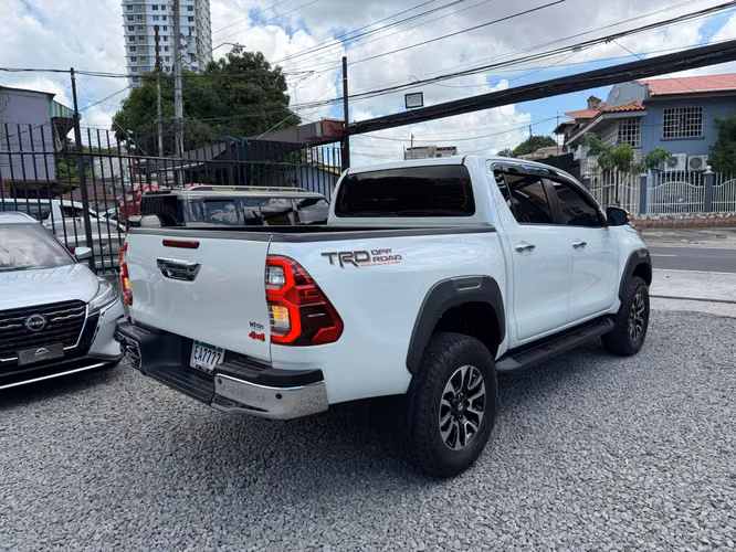 TOYOTA HILUX 2022 AUTOMATICO FULL EXTRAS - Imagen 7