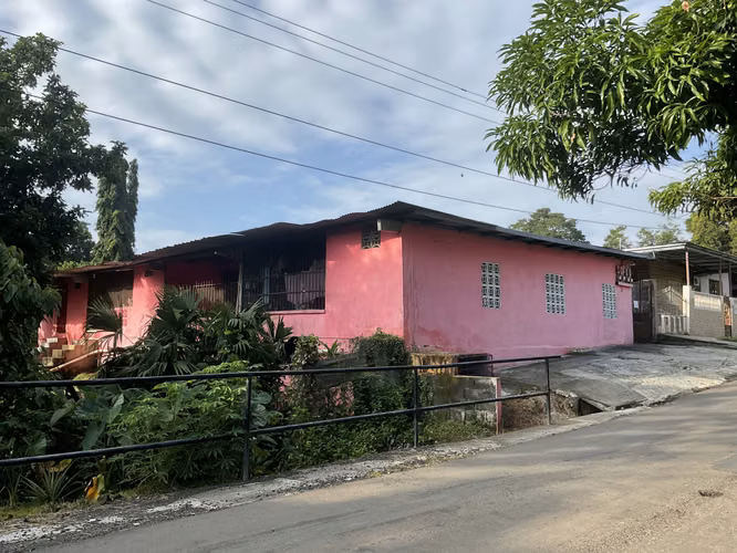 Oportunidad de Inversión: 4 Casas adosadas en Barrio Balboa, La Chorrera - Imagen 1