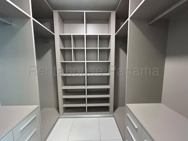 Alquiler de Apartamento en Costa del Este 27LBR1299
