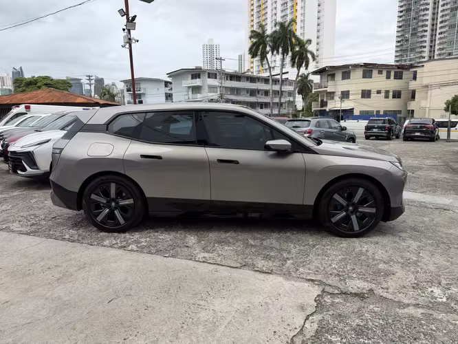 Bmw Ix 40i 2023 - Imagen 4