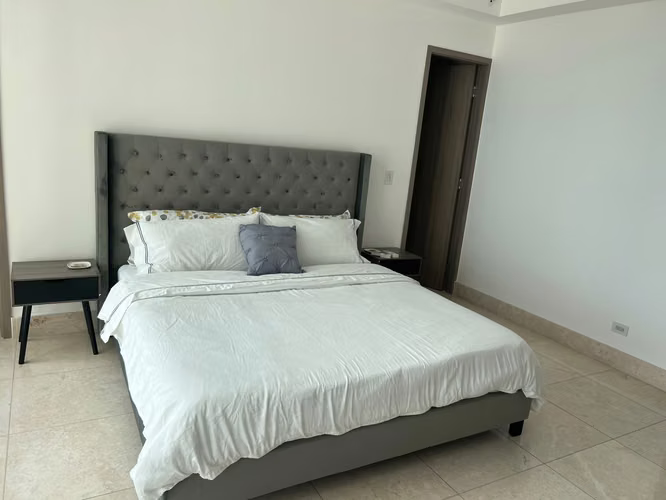 Apartamento amoblado en Punta Paitilla. 2 Cuartos y Den o oficina. - Imagen 2