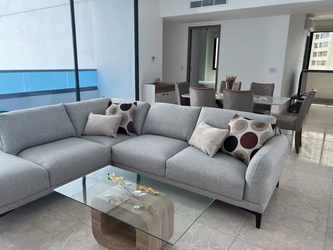 Apartamento amoblado en Punta Paitilla. 2 Cuartos y Den o oficina.