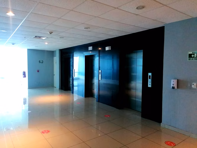 Oficina Premium de 1,207.11 m² en Alquiler | Totalmente Amoblada y Lista para Ocupar | Edificio Certificado LEED Gold & Shell