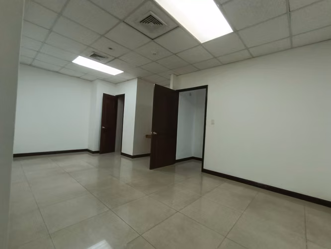 Se alquila Oficina Ocean Business Plaza (Torre Banesco) - Marbella - Imagen 5