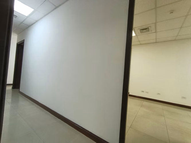 Se alquila Oficina Ocean Business Plaza (Torre Banesco) - Marbella - Imagen 2