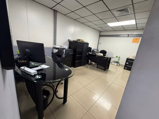 Galera Comercial en Venta Pueblo Nuevo - Imagen 6