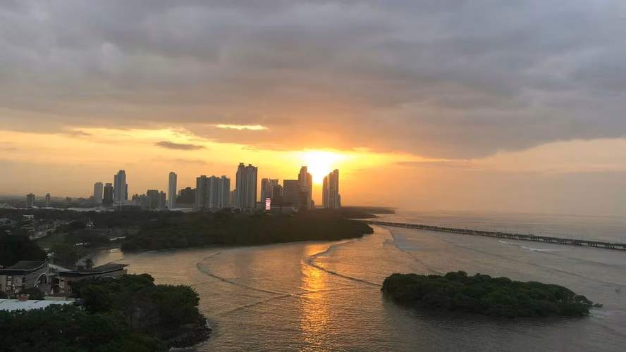 Venta de apartamento en PH ICON TOWER - Coco del Mar- L.G. - Imagen 2