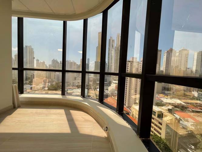 OFICINA EN ALQUILER  175m2  $2,800 x mes**