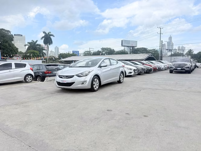 Hyundai Elantra 2012