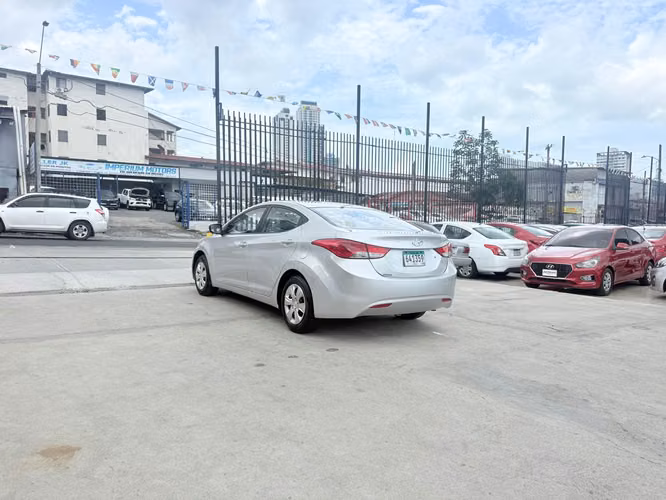 Hyundai Elantra 2012 - Imagen 5