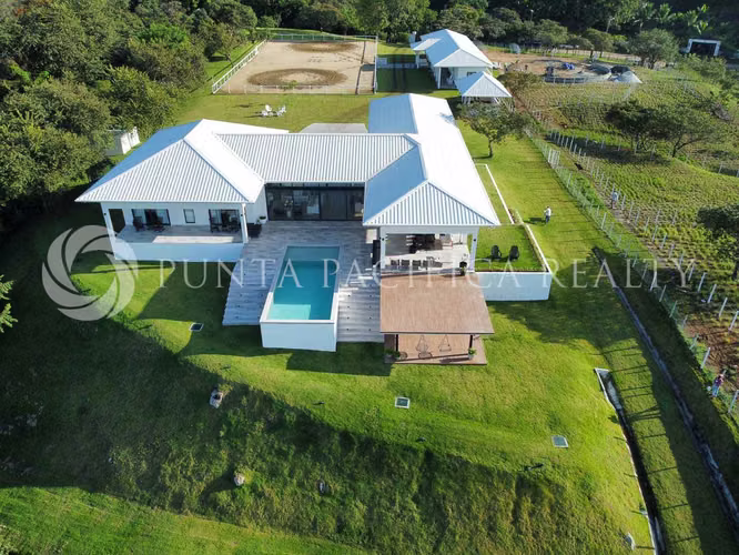 Venta | Exclusiva Casa Ecuestre en Punta Barco | Establo Privado, Piscina y Acceso al Río - Imagen 2