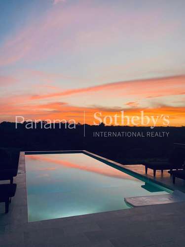 Venta | Exclusiva Casa Ecuestre en Punta Barco | Establo Privado, Piscina y Acceso al Río