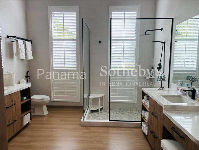 Venta | Exclusiva Casa Ecuestre en Punta Barco | Establo Privado, Piscina y Acceso al Río