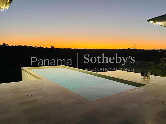 Venta | Exclusiva Casa Ecuestre en Punta Barco | Establo Privado, Piscina y Acceso al Río