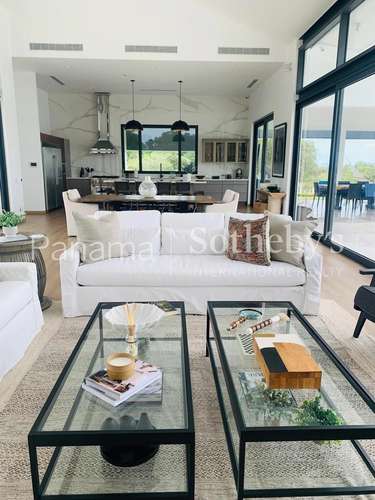 Venta | Exclusiva Casa Ecuestre en Punta Barco | Establo Privado, Piscina y Acceso al Río