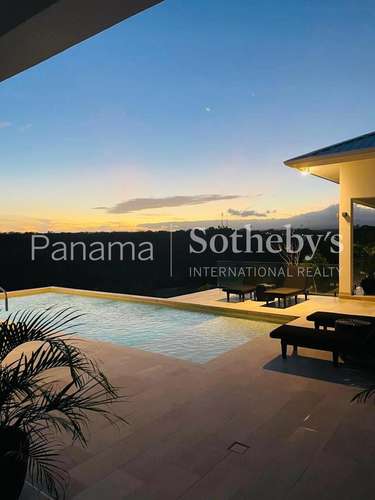 Venta | Exclusiva Casa Ecuestre en Punta Barco | Establo Privado, Piscina y Acceso al Río