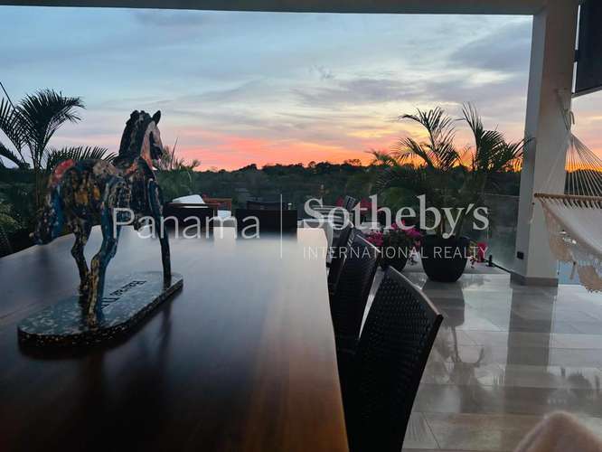 Venta | Exclusiva Casa Ecuestre en Punta Barco | Establo Privado, Piscina y Acceso al Río
