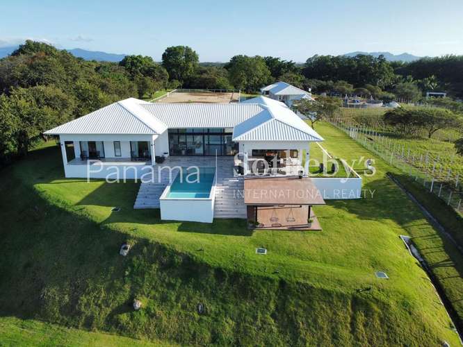 Venta | Exclusiva Casa Ecuestre en Punta Barco | Establo Privado, Piscina y Acceso al Río