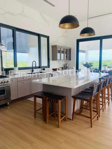 Venta | Exclusiva Casa Ecuestre en Punta Barco | Establo Privado, Piscina y Acceso al Río
