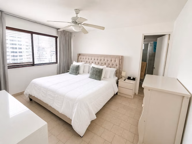 APARTAMENTO EN VENTA – PH CORAL PLAZA, MARBELLA | $195,000