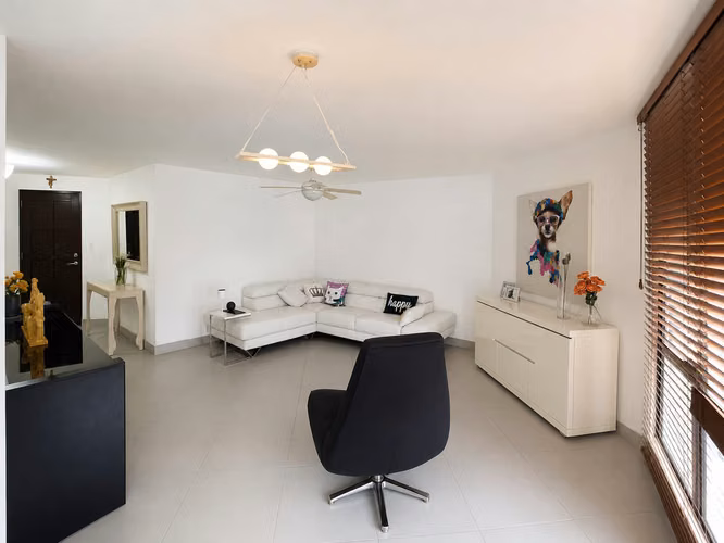APARTAMENTO EN VENTA – PH CORAL PLAZA, MARBELLA | $195,000