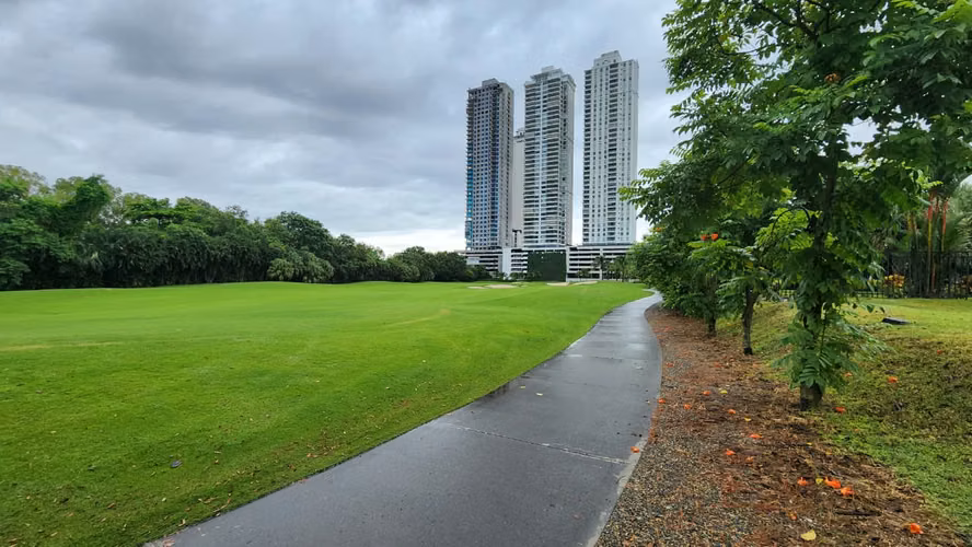 Terreno en Venta en Fairway Estates | Una de las Últimas Oportunidades para Construir en Santa María - Imagen 5