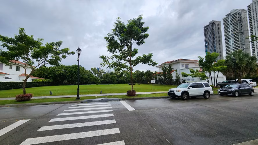 Terreno en Venta en Fairway Estates | Una de las Últimas Oportunidades para Construir en Santa María - Imagen 11