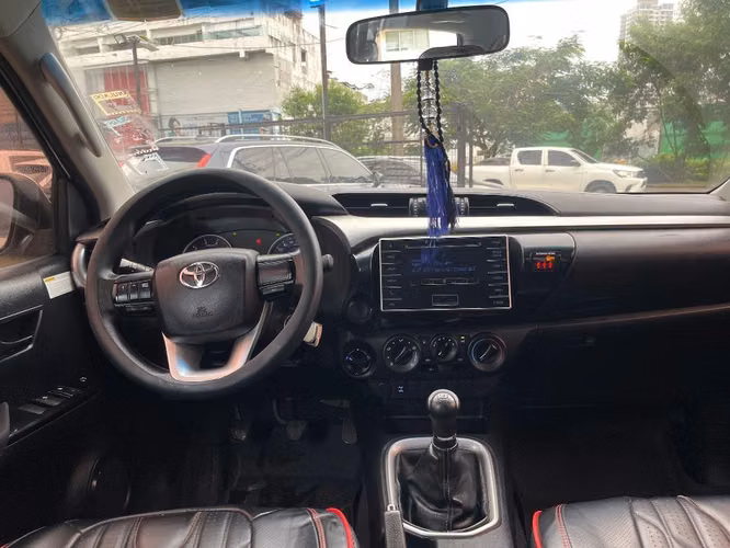 TOYOTA HILUX 2018 MANUAL 4X4 - Imagen 5