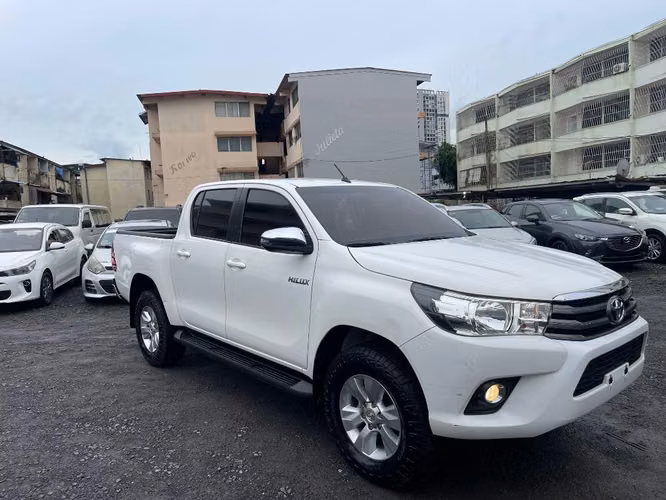 TOYOTA HILUX 2018 MANUAL 4X4 - Imagen 2