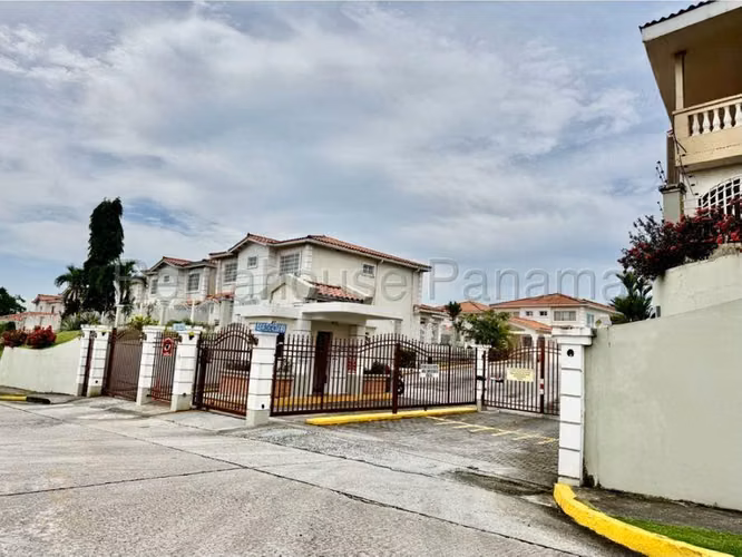 Vendo Casa en Brisas Del Golf LC27-1465