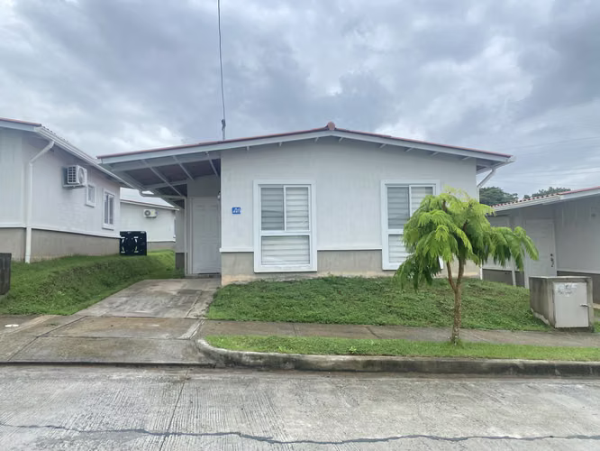 Casa semi amoblada en Hato Montaña Arraijan. ABS