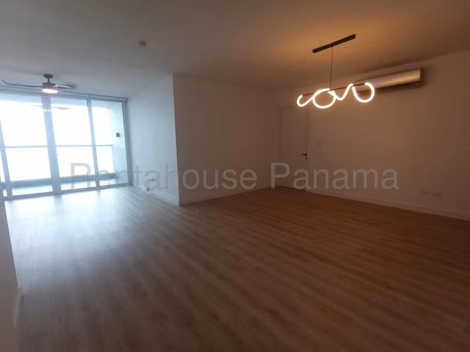 Se Vende Apartamento en Costa del Este MDV27-1494