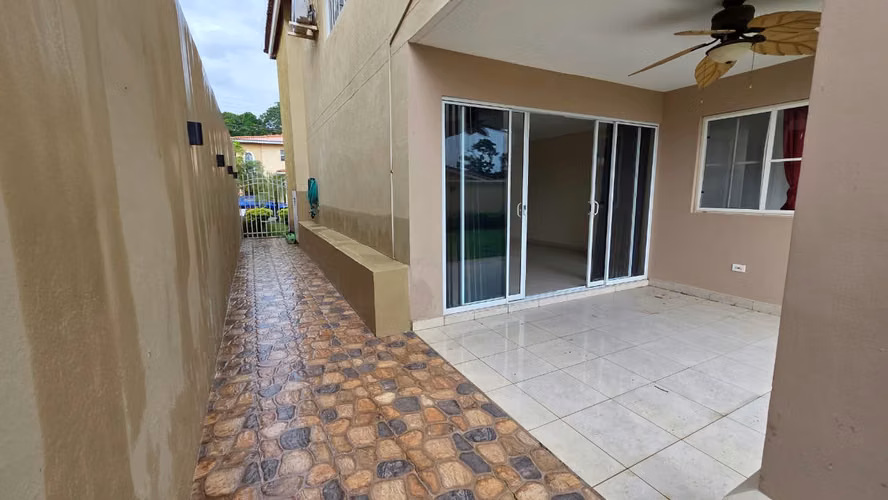 Se alquila espectacular casa en Brisas del golf - Imagen 5