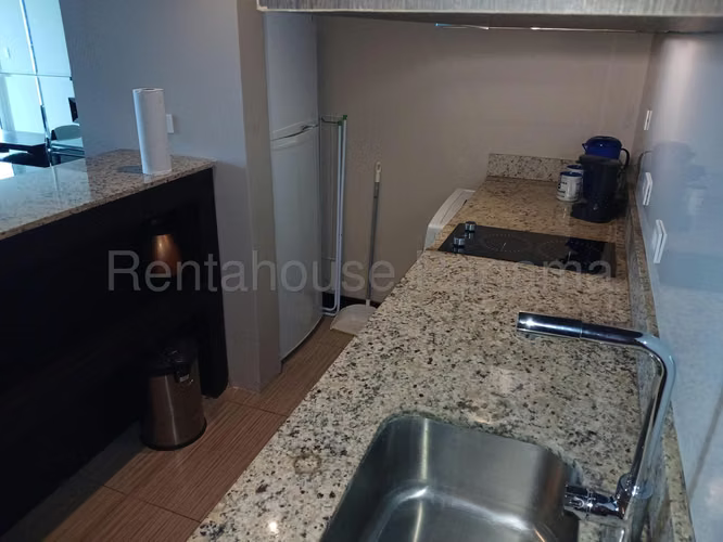 ALQUILER Apartamento de 93m2 en Ave. Balboa AMD