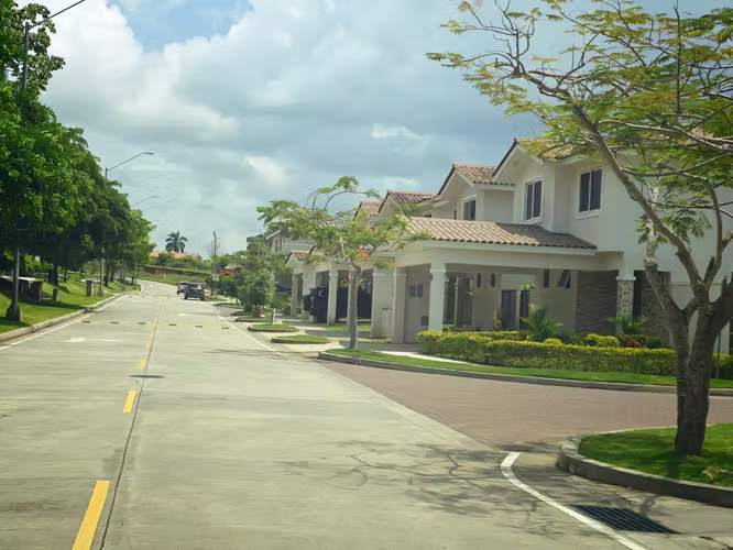 Se Vende Casa en Woodland/– Bosques del Pacific - Imagen 2
