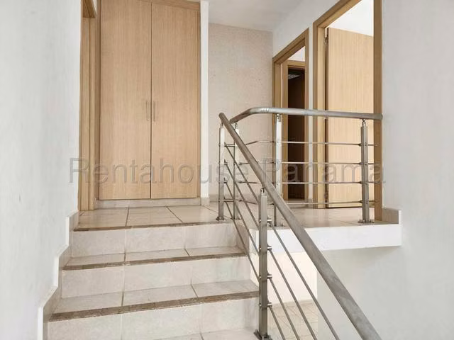Venta de Casa en Brisas Del Golf I6744GRR
