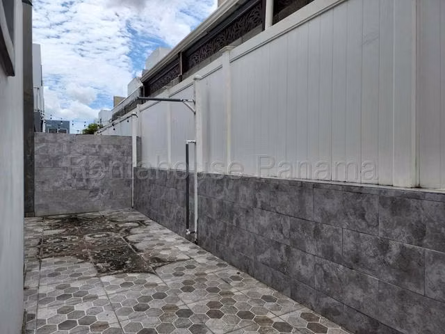Venta de Casa en Brisas Del Golf I6744GRR