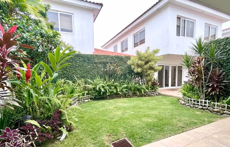 Casa en Versalles modelo Lyon I con terraza y hermoso jardín - Imagen 14