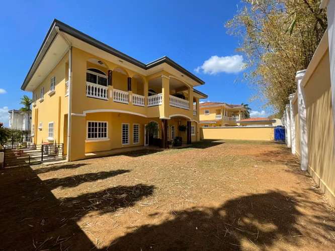 Casa en Ancon residencial privado I con terraza y amplio patio - Imagen 16
