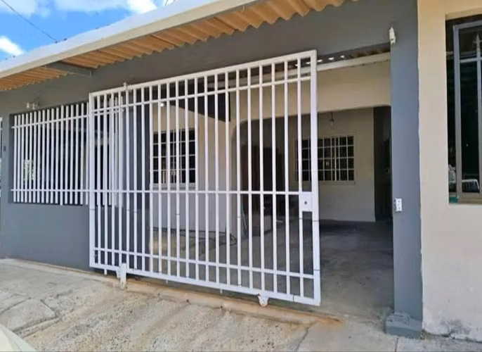 Se alquila linda casa en Don Bosco