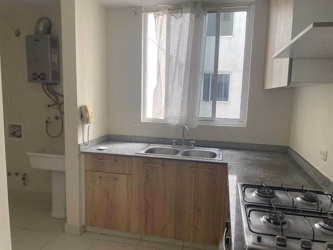 ALQUILER APARTAMENTO LAS ACACIAS - Imagen 4