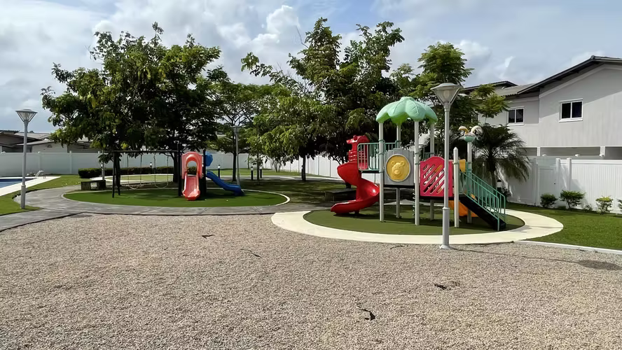 Amplia y hermosa casa en Villasur Costa Sur - Imagen 11