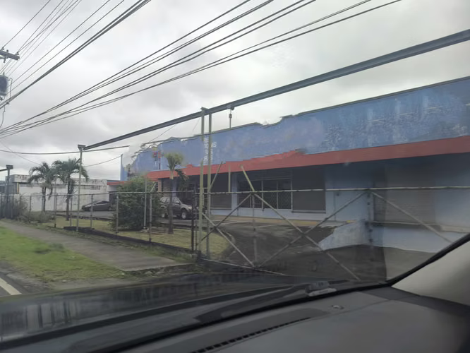 Se Vende NEGOCIABLE Galera en el Área de Monte Oscuro - Imagen 16